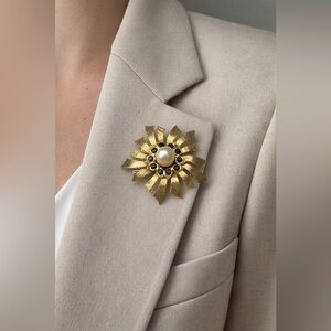 Vintage Gold-Tone Starburst Brooch w/ Faux Pearl & Black Rhinestones